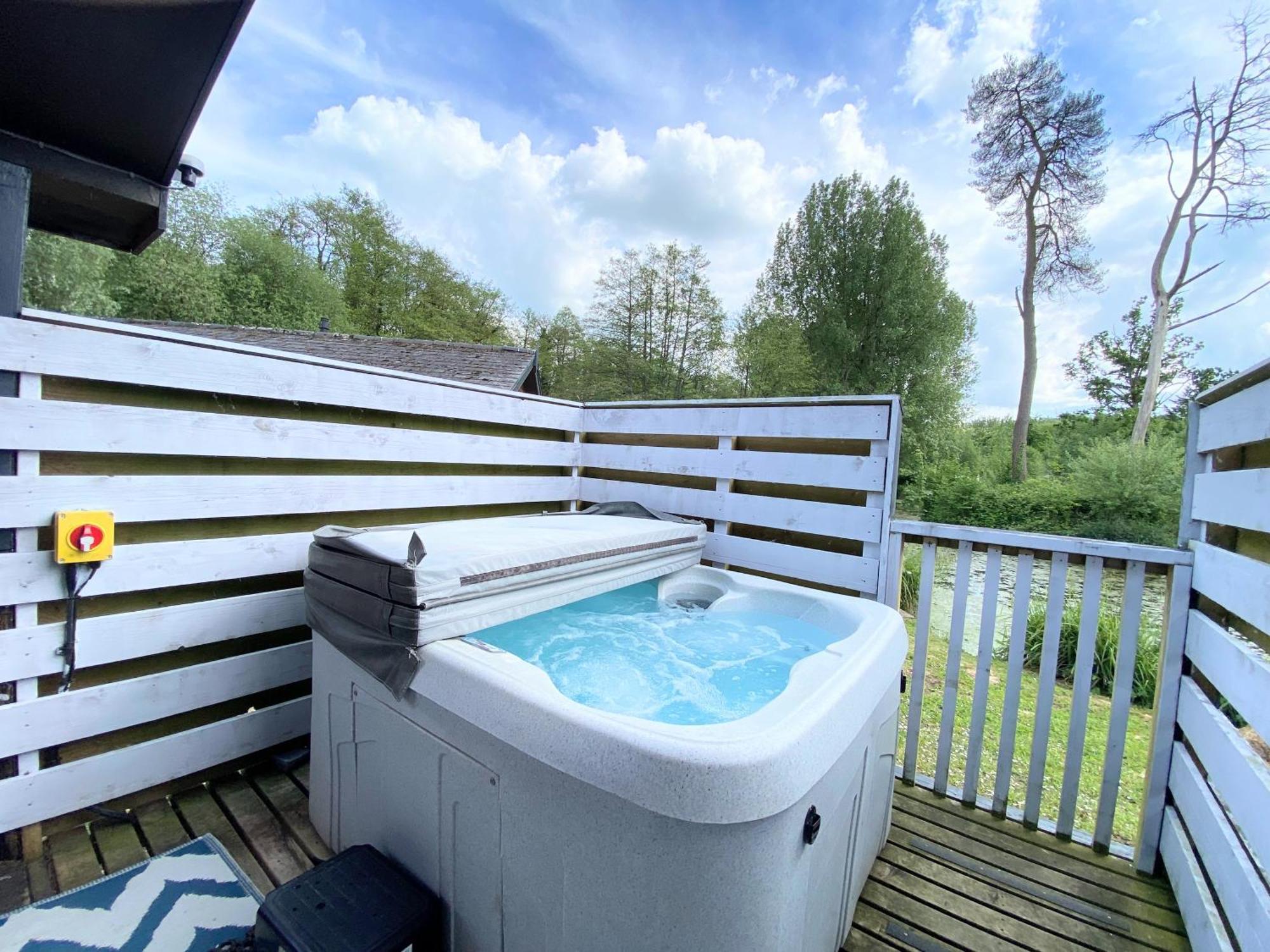 Magpie 2 Hot Tub Huntersmoon-Warminster-Longleat-Wiltshire Villa Eksteriør billede